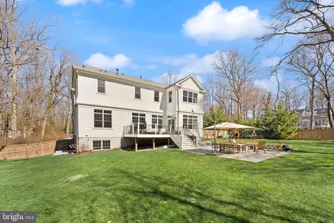 Exterior - 8621 Mchenry St, Vienna, VA 22180 photo 12 of 17