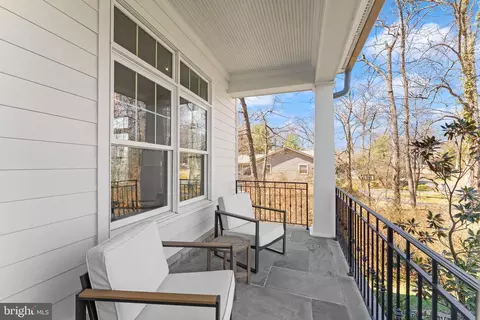 Exterior - 8621 Mchenry St, Vienna, VA 22180 photo 4 of 17