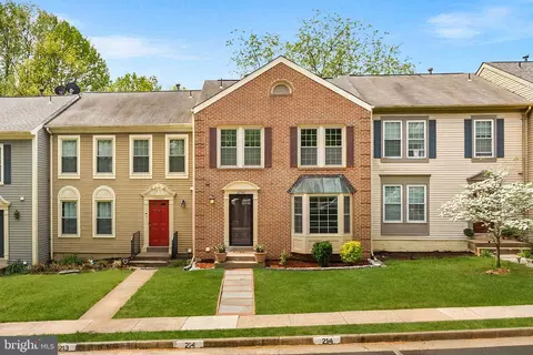 12541 Alder Woods Dr, Fairfax, VA 22033