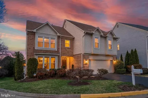 7506 Silver Maple Ln, Falls Church, VA 22042