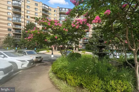 8370 Greensboro Dr #614, Mclean, VA 22102