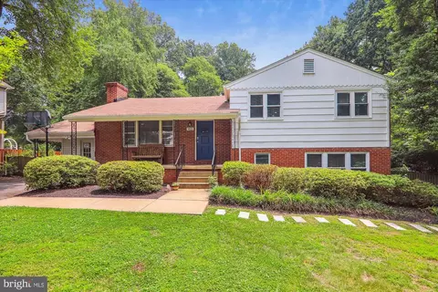 9805 Five Oaks Rd, Fairfax, VA 22031