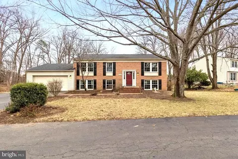 2405 Tatnuck Ct, Herndon, VA 20171