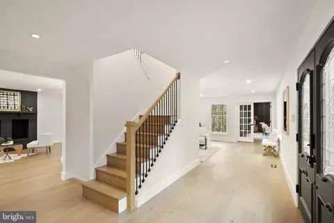 11115 Streamview Ct, Great Falls, VA 22066