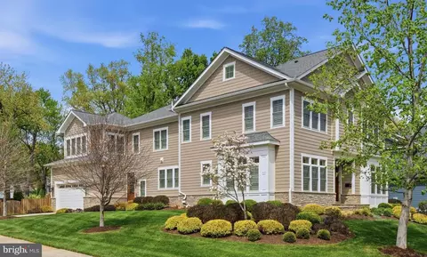 609 Kingsley Rd SW, Vienna, VA 22180