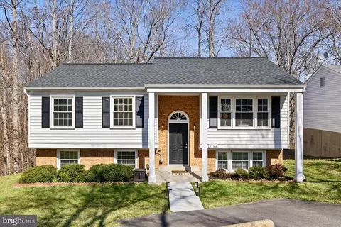 7702 Newington Forest Ave, Springfield, VA 22153
