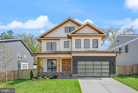 112 Elm St SW, Vienna, VA 22180