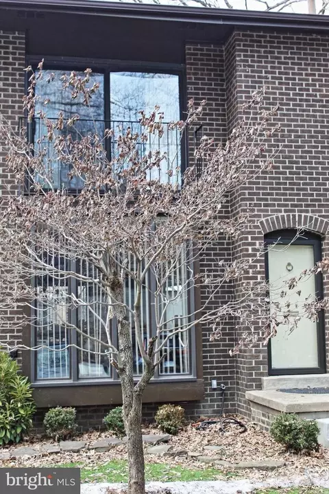 4960 Schuyler Dr, Annandale, VA 22003