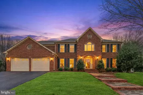 15197 Wetherburn Dr, Centreville, VA 20120