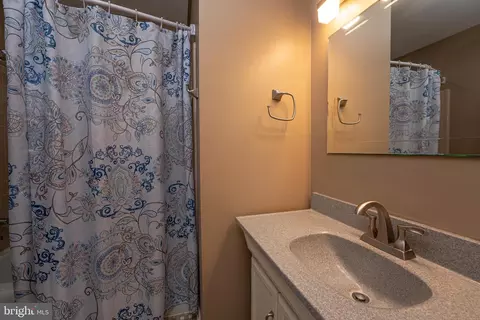 Bath - 8318 Uxbridge Ct, Springfield, VA 22151 photo 3 of 3