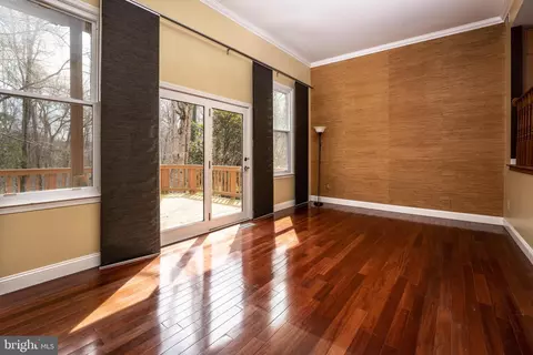 Living - 8318 Uxbridge Ct, Springfield, VA 22151 photo 2 of 3