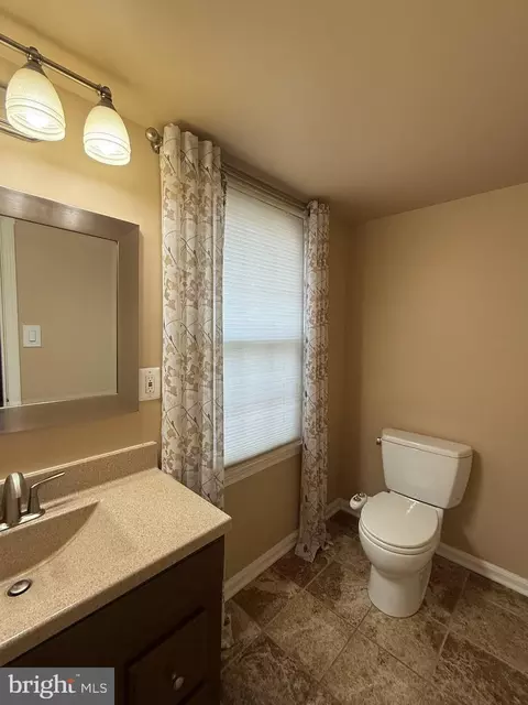 Bath - 8318 Uxbridge Ct, Springfield, VA 22151 photo 1 of 3