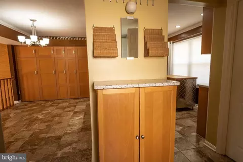 Entry Way - 8318 Uxbridge Ct, Springfield, VA 22151 photo 2 of 3