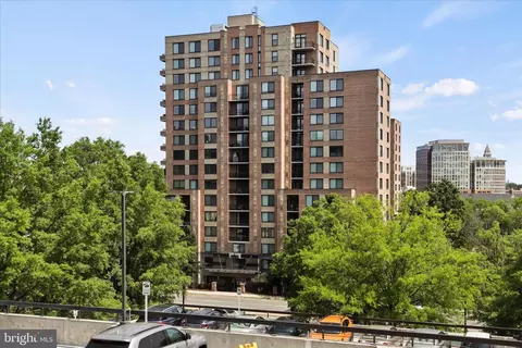 2451 Midtown Ave #819, Alexandria, VA 22303