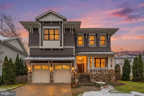 1105 Lakewood Dr SW, Vienna, VA 22180
