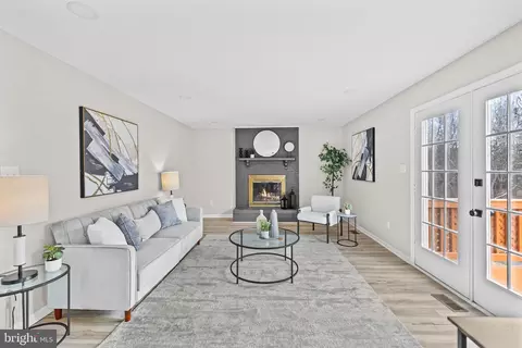 12701 Roark Ct, Reston, VA 20191 photo 7