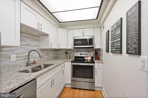 7651 Tremayne Pl #211, Mclean, VA 22102