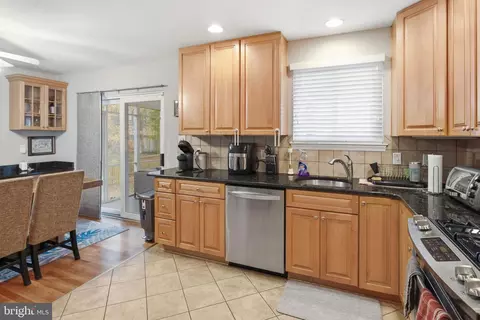 8802 Parliament Dr, Springfield, VA 22151 photo 10