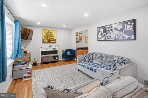 8802 Parliament Dr, Springfield, VA 22151 photo 3