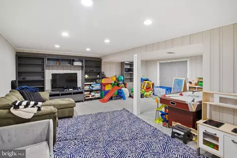 8802 Parliament Dr, Springfield, VA 22151 photo 31