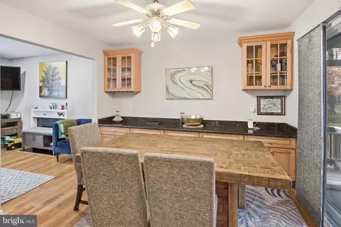 8802 Parliament Dr, Springfield, VA 22151 photo 6