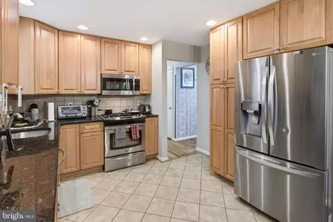 8802 Parliament Dr, Springfield, VA 22151 photo 9
