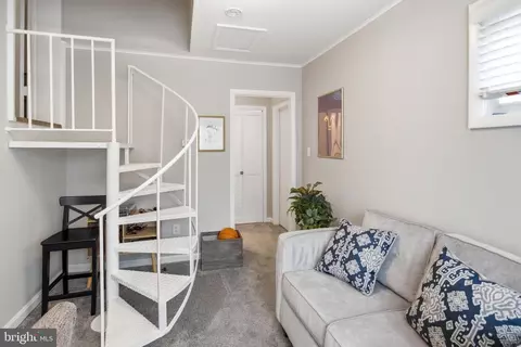 8802 Parliament Dr, Springfield, VA 22151 photo 14