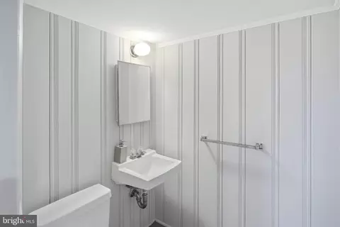 8802 Parliament Dr, Springfield, VA 22151 photo 36