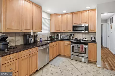 8802 Parliament Dr, Springfield, VA 22151 photo 8