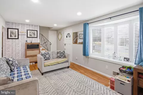 8802 Parliament Dr, Springfield, VA 22151 photo 5