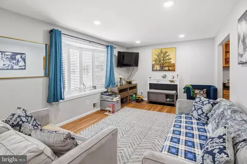 8802 Parliament Dr, Springfield, VA 22151 photo 4