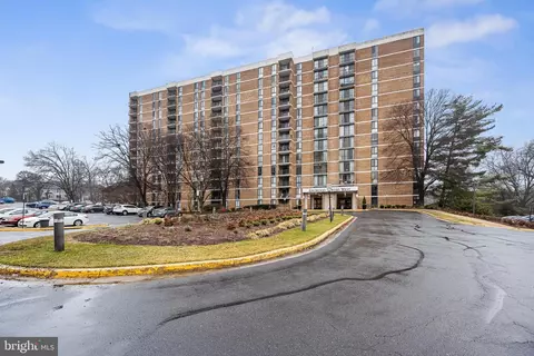 2300 Pimmit Dr #112, Falls Church, VA 22043
