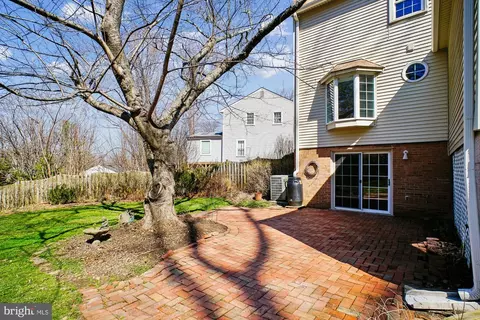 Exterior - 2126 Docket Ln, Vienna, VA 22181 photo 5 of 12