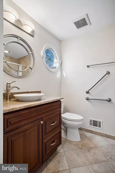 Bath - 2126 Docket Ln, Vienna, VA 22181 photo 1 of 6