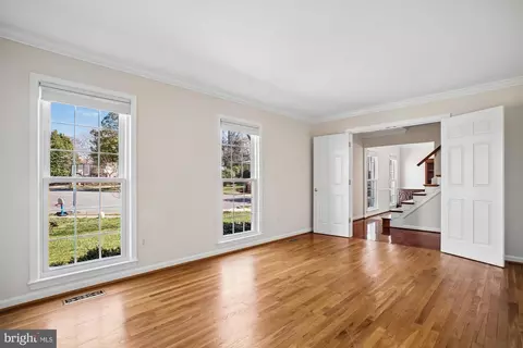 Living - 2126 Docket Ln, Vienna, VA 22181 photo 2 of 9
