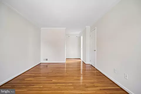 Living - 2126 Docket Ln, Vienna, VA 22181 photo 9 of 9
