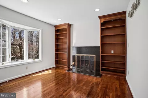 Living - 2126 Docket Ln, Vienna, VA 22181 photo 7 of 9