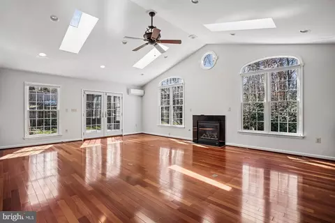 Living - 2126 Docket Ln, Vienna, VA 22181 photo 5 of 9