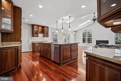 Kitchen - 2126 Docket Ln, Vienna, VA 22181 photo 6 of 6