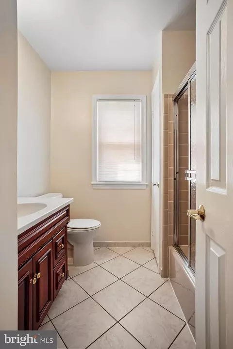 Bath - 2126 Docket Ln, Vienna, VA 22181 photo 6 of 6