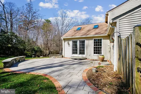 Exterior - 2126 Docket Ln, Vienna, VA 22181 photo 2 of 12