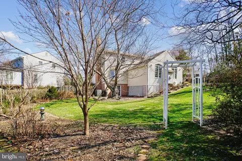 Exterior - 2126 Docket Ln, Vienna, VA 22181 photo 6 of 12