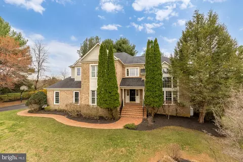 10009 Thompson Ridge Ct, Great Falls, VA 22066