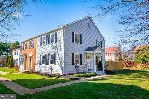 412 Magnolia Ct, Herndon, VA 20170
