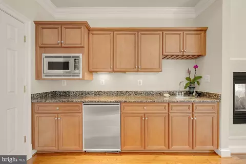 Kitchen - 6238 Linway Ter, Mclean, VA 22101 photo 8 of 9