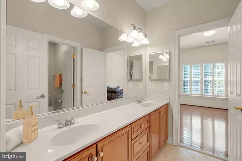 Bath - 6238 Linway Ter, Mclean, VA 22101 photo 8 of 14