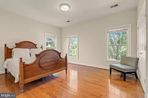 Bedroom - 6238 Linway Ter, Mclean, VA 22101 photo 5 of 9