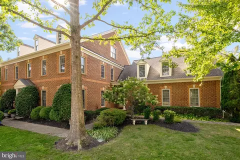 Exterior - 6238 Linway Ter, Mclean, VA 22101 photo 6 of 9