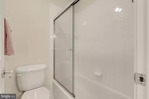 Bath - 6238 Linway Ter, Mclean, VA 22101 photo 14 of 14