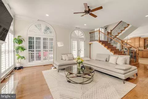 Living - 6238 Linway Ter, Mclean, VA 22101 photo 2 of 5